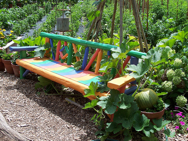 Делаем уютную скамейку для сада своими руками